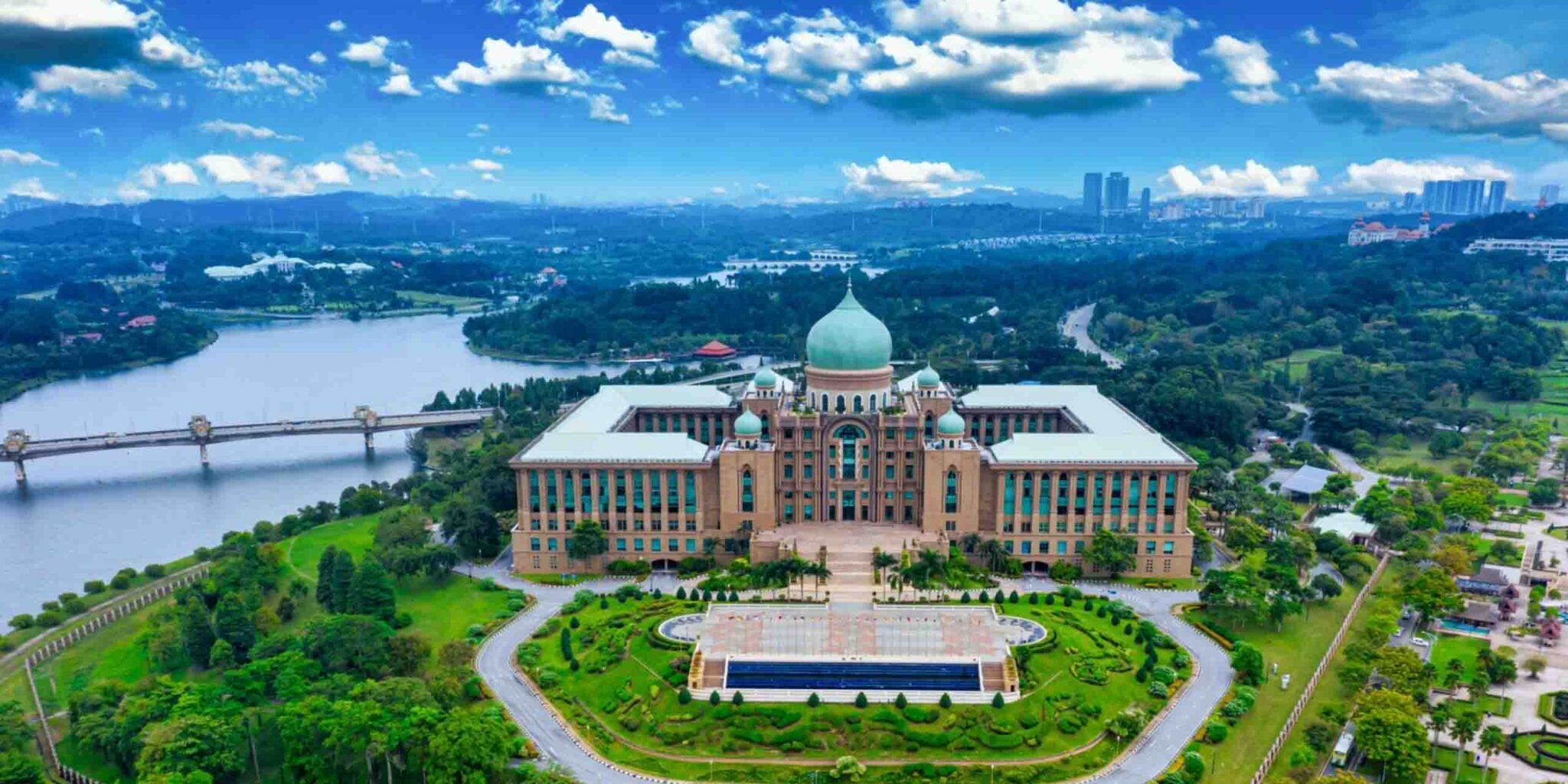 Malaysia_Putrajaya-2048×1024