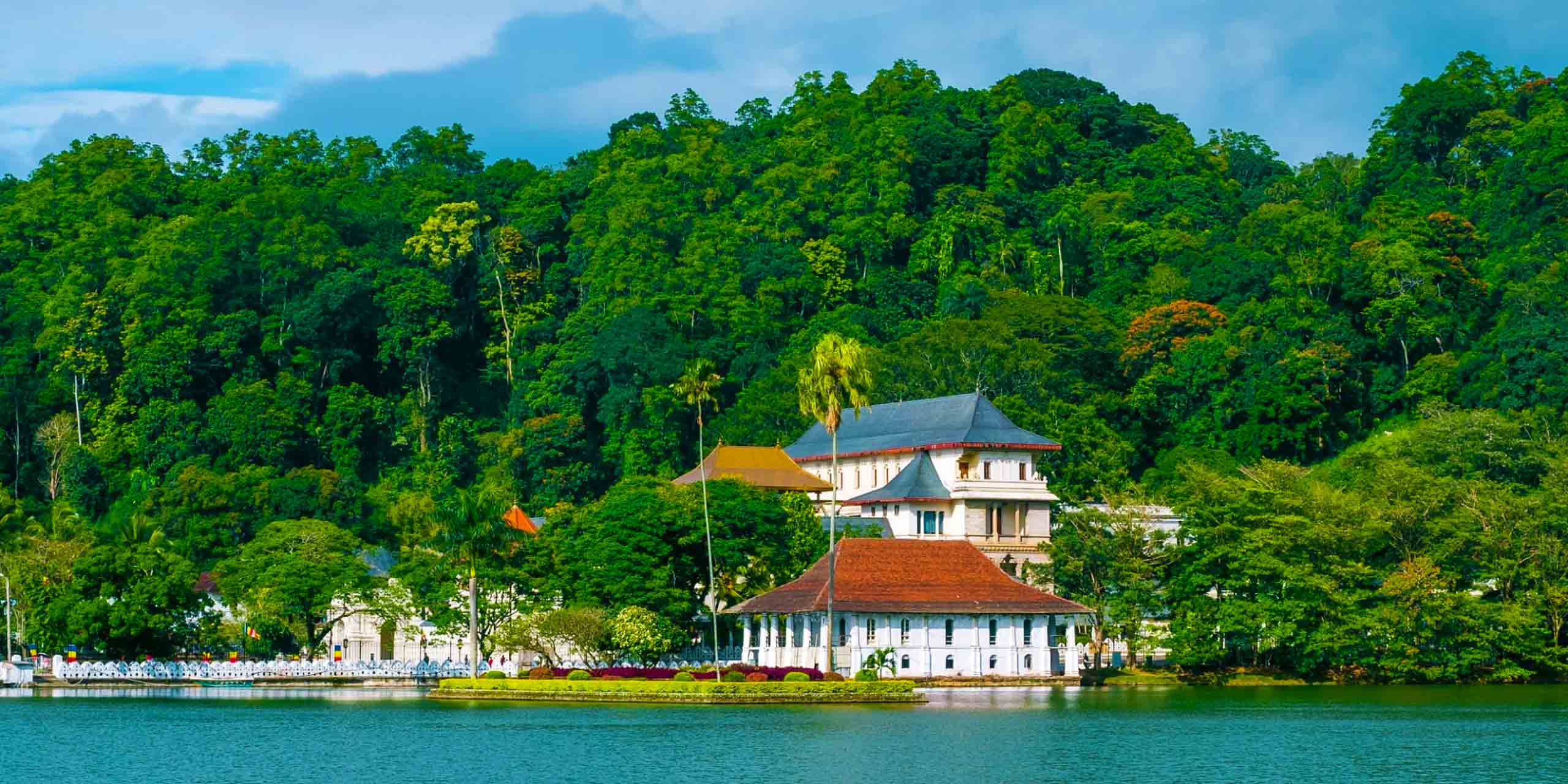 Srilanka_Kandy-Lake-2