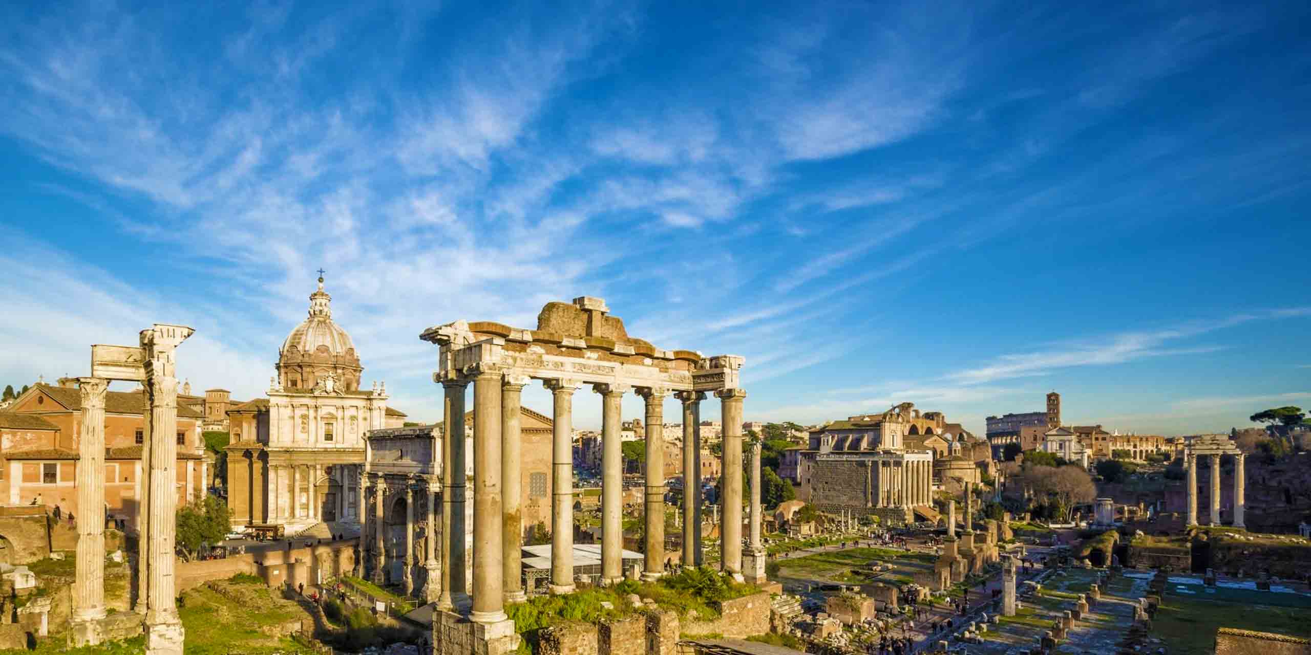 Roman-Forum—the-Temple-of-Saturn-in-the-foreground,-Rome_Italy